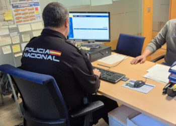 Detenido en Vigo por fingir el robo de su móvil para cobrar del seguro