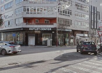 Un bazar chino le gana la partida (por ahora) a cinco nuevas viviendas (y a un banco) en Vigo