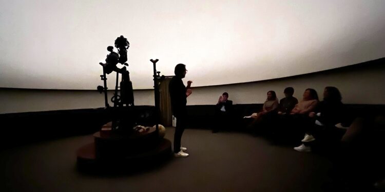 Aprender a buscarnos en medio de la nada gracias al planetario más antiguo de España