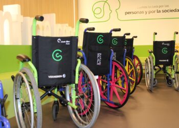 Nuevas sillas de ruedas pediátricas para mejorar el confort de los niños y niñas del Álvaro Cunqueiro