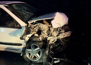 Nueve coches accidentados en una colisión en cadena