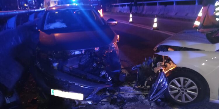 Un muerto y tres heridos en una colisión entre dos coches en Redondela