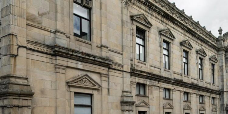 La Facultad de Medicina de Santiago vota a favor del acuerdo de descentralización