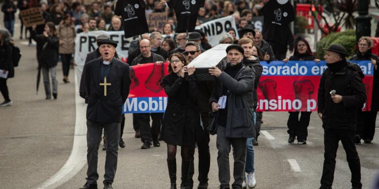 Los profesores denuncian en Vigo la «emergencia en la enseñanza pública» y reclaman mejoras