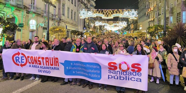 Miles de personas claman en Vigo por la «reconstrucción» del área sanitaria