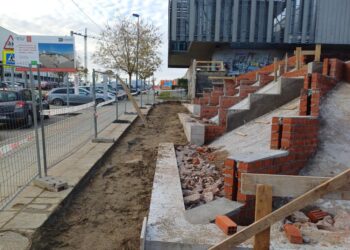 Cuenta atrás para que Navia estrene su nuevo punto de encuentro en forma de graderío