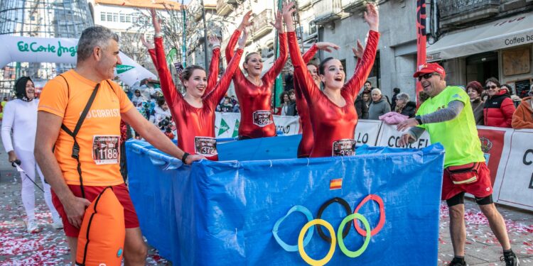 Corte de tráfico en el centro de Vigo para dar paso a la carrera que despedirá el año
