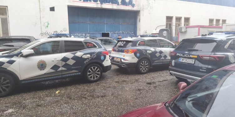 Nuevo altercado entre dos indigentes (con presencia policial) en la nave abandonada de Beiramar