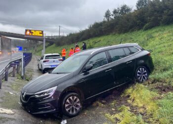 El hielo provoca ya las primeras salidas de vía en Vigo: dos heridos en la AP9