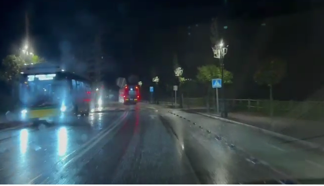 «Ingrid» ya azota Vigo y deja un manto blanco en las calles tras la primera granizada del día