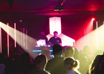 La electrónica viguesa desafía la cuesta de enero