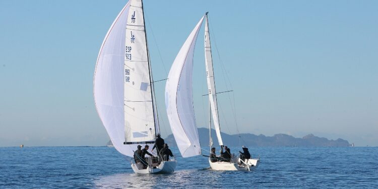 El Abril Verde vence a la calma en Vigo y refuerza su liderato
