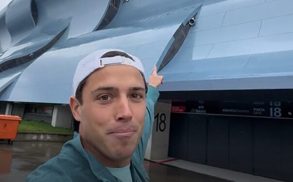 Locura bajo la lluvia en Balaídos: Javier Toribio logra su media maratón olívica