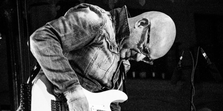 Francisco Castro presenta en Vigo su proclama de ‘amor y revolución’