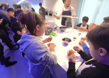 Vigo estrena un ‘laboratorio’ para que los niños aprendan a cocinar y amar el mar