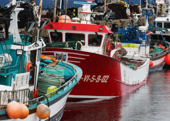 Un arrastrero con puerto base en Vigo localiza el cadáver de un hombre entre sus aparejos