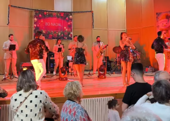 Un baile de San Valentín que no se ciñe solo a parejas: así es la creativa fiesta de una parroquia de Vigo