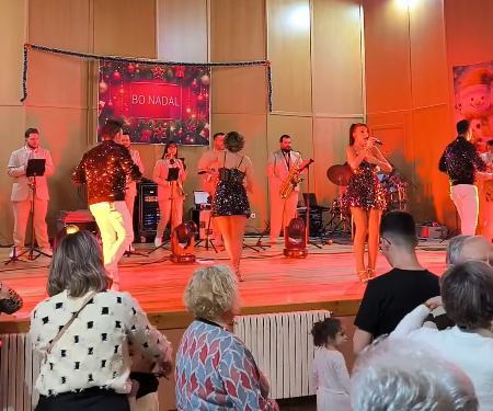 Un baile de San Valentín que no se ciñe solo a parejas: así es la creativa fiesta de una parroquia de Vigo