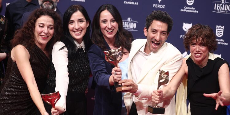 ‘Los Domingos’ arrasa en una gala de los Feroz sin polémicas y sin ‘Romería’