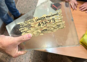 Milagroso premio del Niño: un porriñés cobrará su participación agraciada tras triturarla y recomponerla