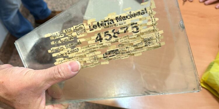 Milagroso premio del Niño: un porriñés cobrará su participación agraciada tras triturarla y recomponerla