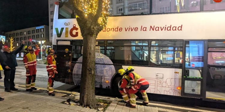 Aparatoso accidente del Nadal Bus en pleno centro de Vigo