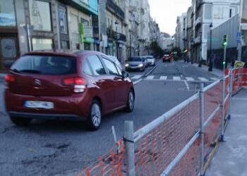 Cierre total al tráfico de una calle de Vigo y restricciones para retirar las atracciones de Navidad
