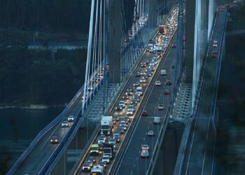 Gran retención en el puente de Rande