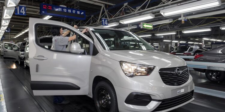 El temporal provoca que Stellantis Vigo suspenda tres turnos por falta de componentes