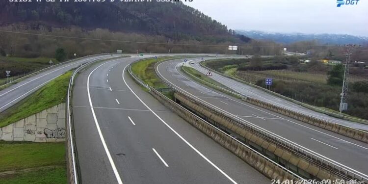 Tráfico levanta totalmente la prohibición (y libera a los camiones) para circular por la A52 y la A6