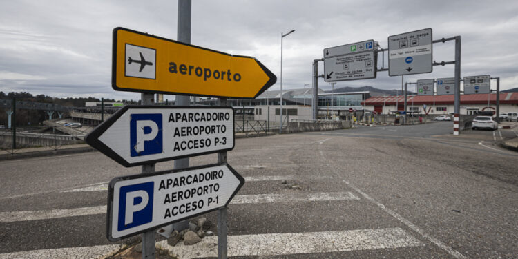 Localizada una mujer, desorientada y con síntomas de hipotermia, tras abandonar su vehículo en el aeropuerto