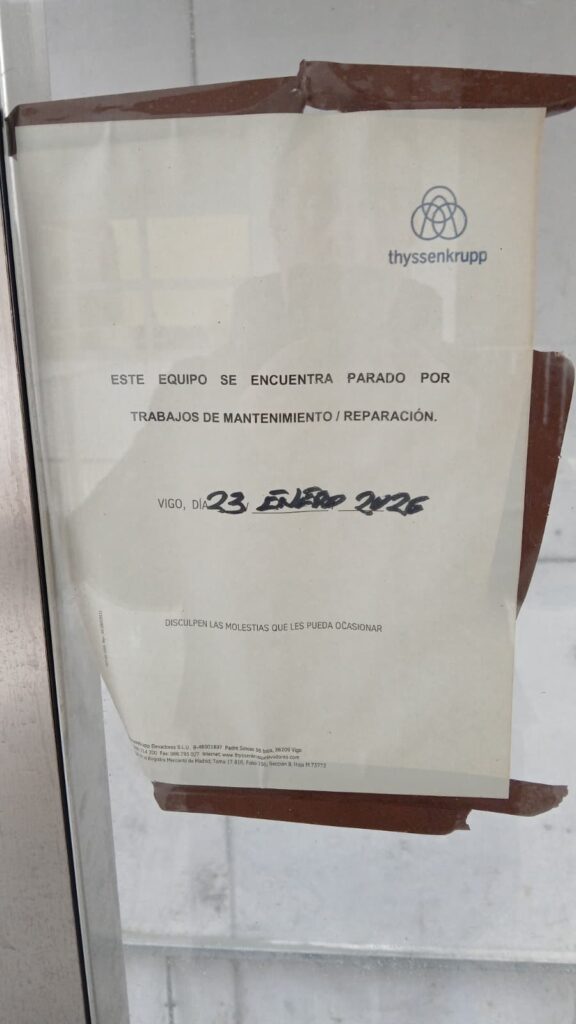 El mayor fracaso de Vigo Vertical: el elevador que atrapa vecinos y consume otros 200.000€