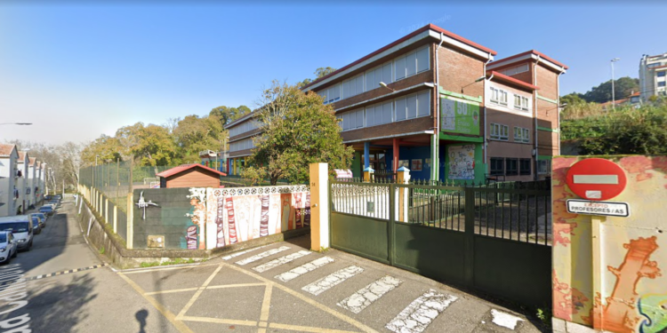 Caballero quiere transformar unas antiguas viviendas de maestros en 6 pisos sociales