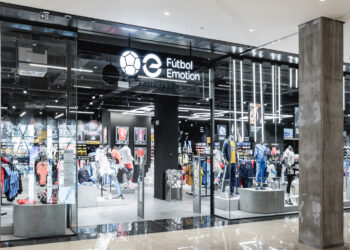 Abre en Vigo una nueva tienda que promete ser el «punto de encuentro» para los amantes del fútbol