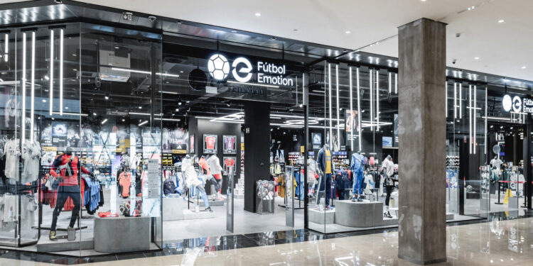 Abre en Vigo una nueva tienda que promete ser el «punto de encuentro» para los amantes del fútbol