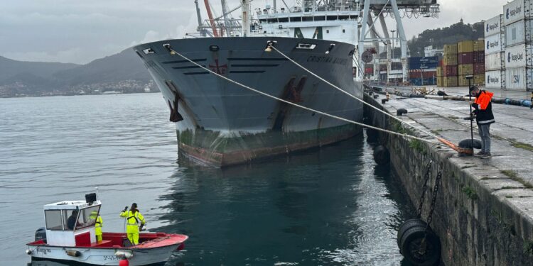 Chequeo completo a las dársenas del Puerto de Vigo para entender qué ocurre en el fondo marino