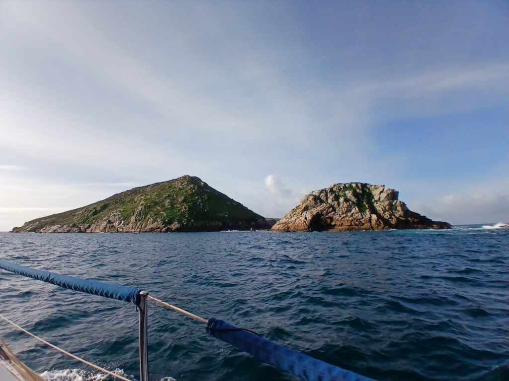 Las Rías Baixas vivieron un apacible sábado a la espera de la tormenta. Este 10 de enero se despachó en Vigo y el resto de su comarca con cielos despejados y temperaturas moderadas. Así ha sido la jornada de transición antes de la entrada de una nueva borrasca.