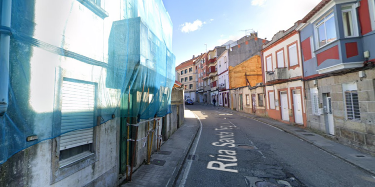 Cortada al tráfico parte de una calle en un barrio de Vigo por riesgo de derrumbe de un edificio