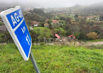 Se amplía a una semana el corte de tráfico en la AG57 tras desprenderse un talud