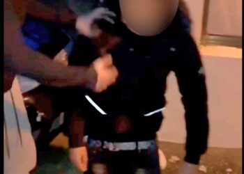 Golpes, zarandeos y mensajes amenazantes: la agresión por la que investigan a cuatro menores