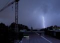 Tormenta de rayos y granizo sobre Vigo: noche en vela y carreteras teñidas de blanco