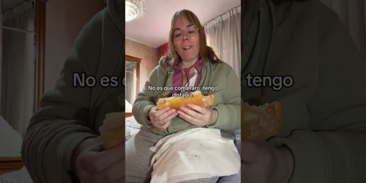 Un polémico vídeo de la tiktoker viguesa Evita Camila pone el foco en una enfermedad invisible