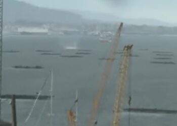 El imponente ‘tornado’ sobre el agua que se trajo Marta a Vigo