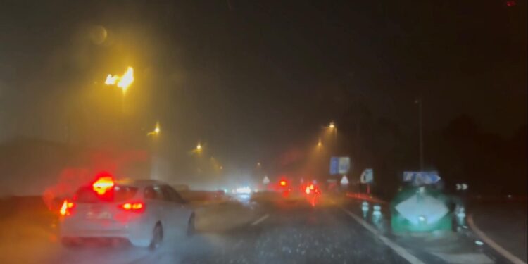 Otro diluvio barre Vigo camino de los dos meses con lluvia: peligro en carreteras por balsas de agua