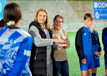 Luisa Sánchez pone en valor la reforma del campo de fútbol de Moledo, que dará mayor seguridad a los clubes