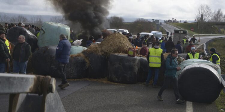 Aviso por nuevo corte total de la A52: conexión entre Vigo y la Meseta cerrada por tercer día consecutivo