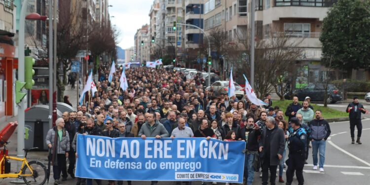 Cientos de trabajadores de GKN se manifiestan contra el ERE «injustificado» que pretende impulsar la compañía