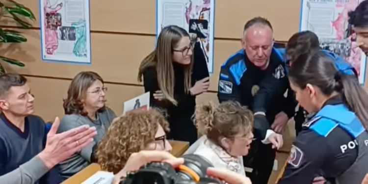 Bronca mayúscula (con intervención de la Policía) en la Mancomunidad de O Morrazo por la subida de la basura