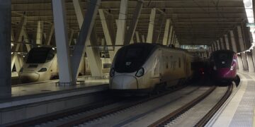 El vacío de la estación de Urzaiz que traslada a los oscuros tiempos de la pandemia