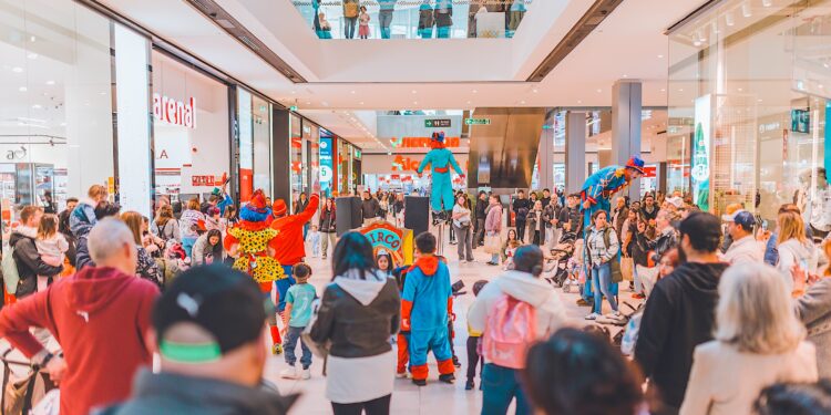 Vialia Estación de Vigo celebra San Valentín y Carnaval con programación especial para todos los públicos